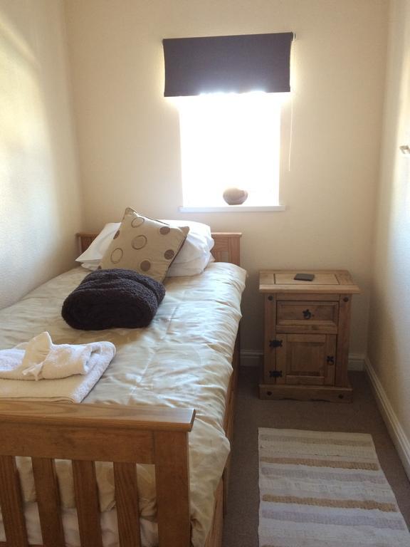 The Lodge Swindon Ngoại thất bức ảnh