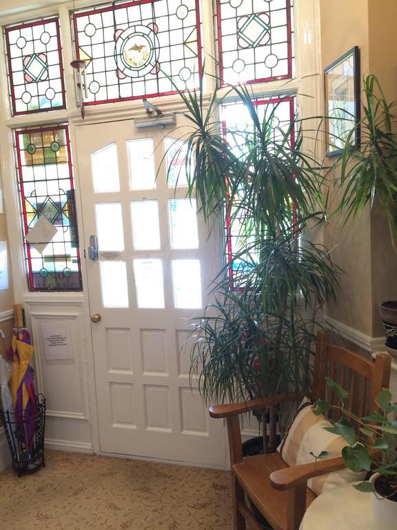 The Lodge Swindon Ngoại thất bức ảnh