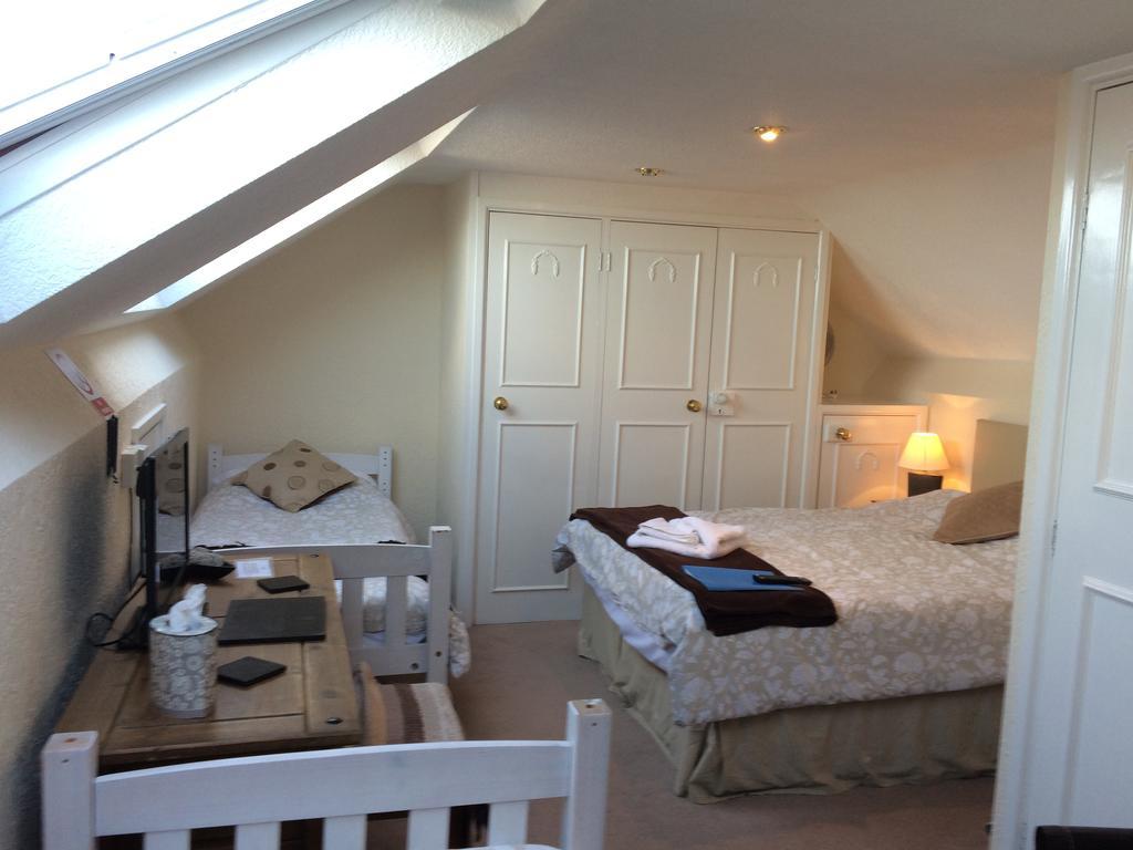 The Lodge Swindon Ngoại thất bức ảnh