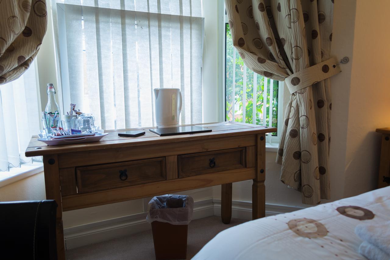 The Lodge Swindon Ngoại thất bức ảnh