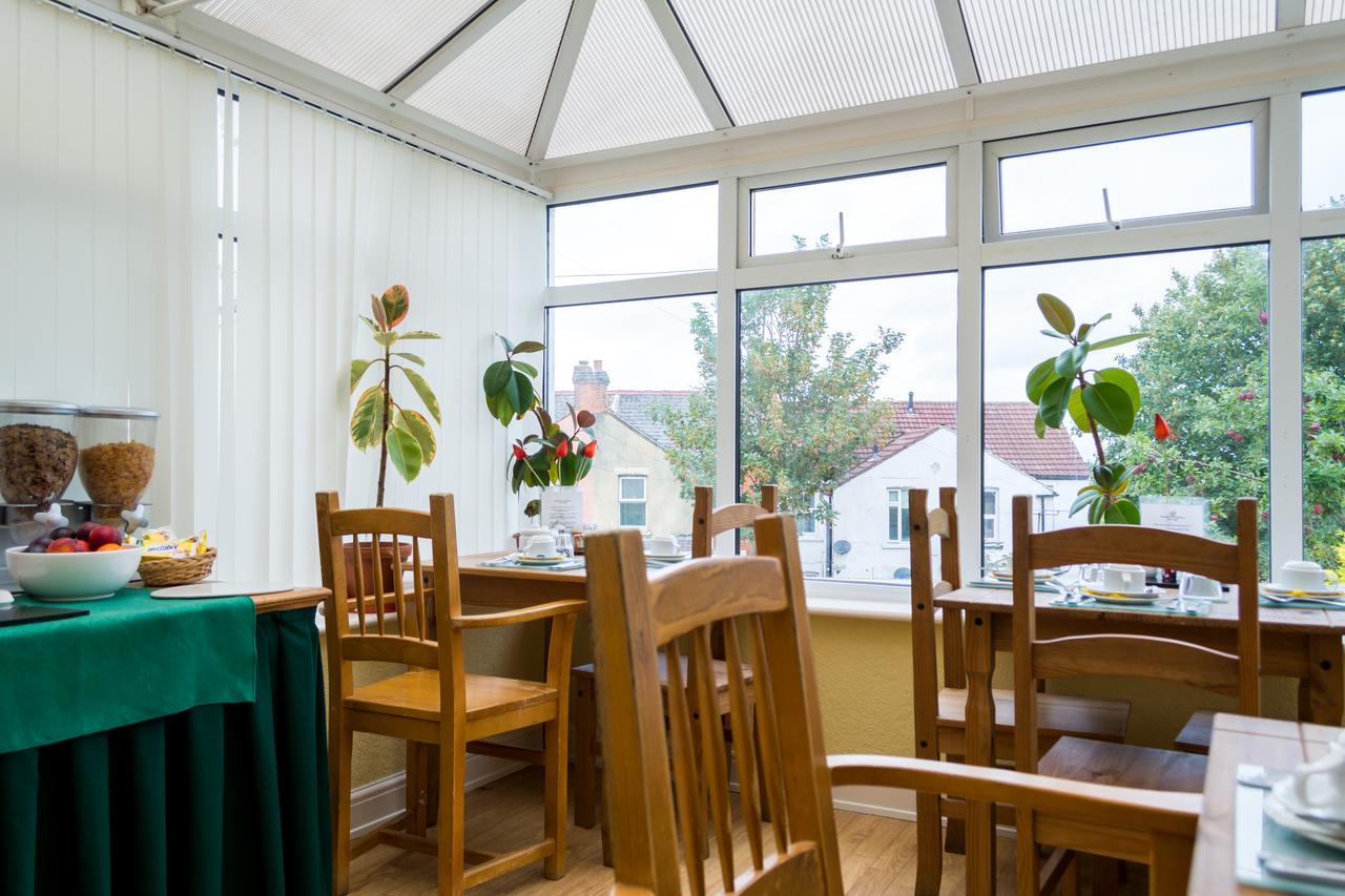 The Lodge Swindon Ngoại thất bức ảnh