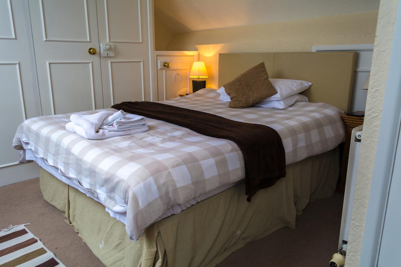 The Lodge Swindon Ngoại thất bức ảnh