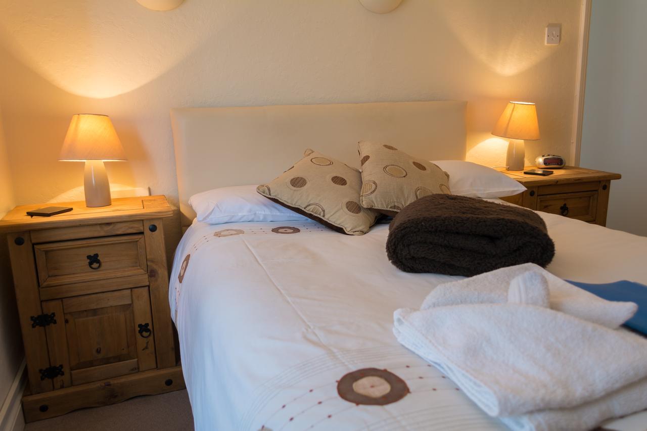 The Lodge Swindon Ngoại thất bức ảnh