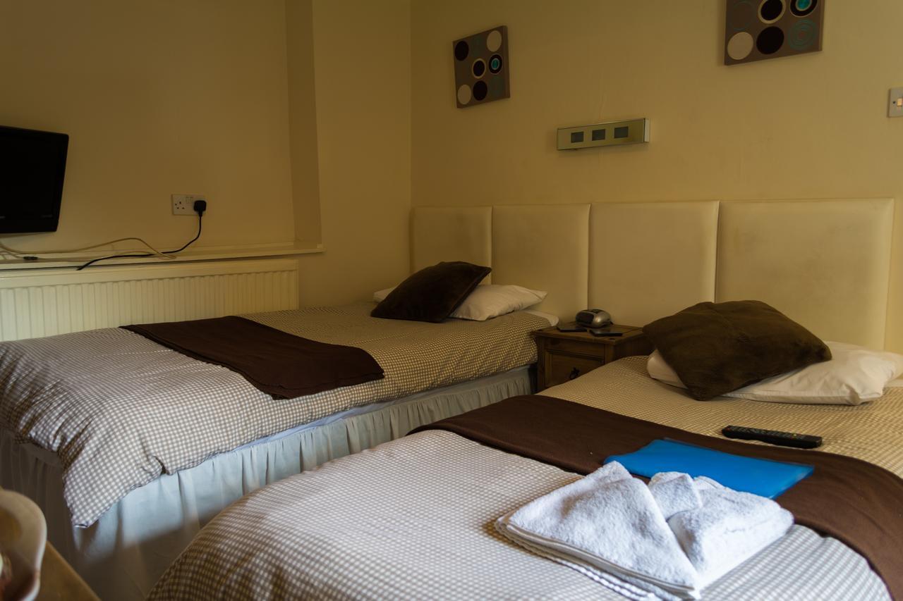 The Lodge Swindon Ngoại thất bức ảnh