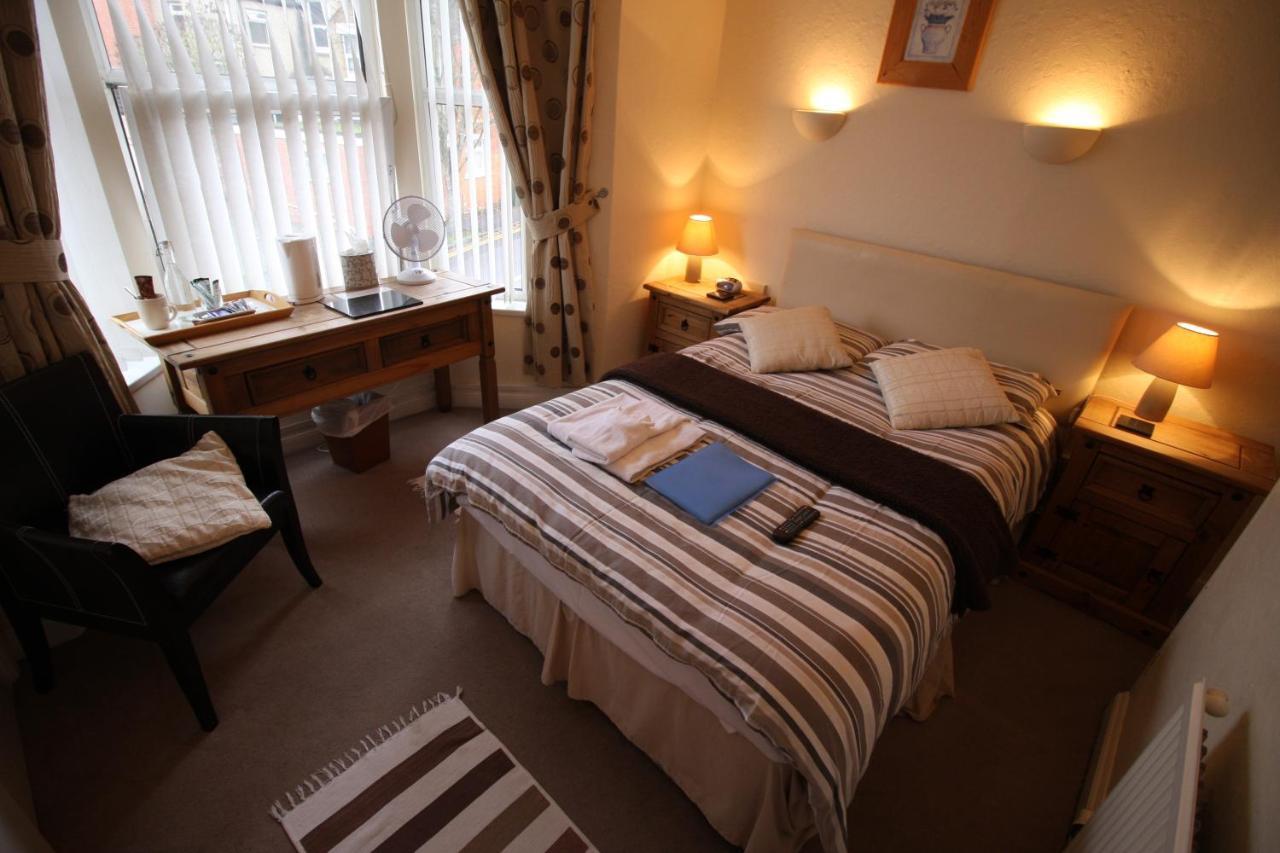 The Lodge Swindon Ngoại thất bức ảnh