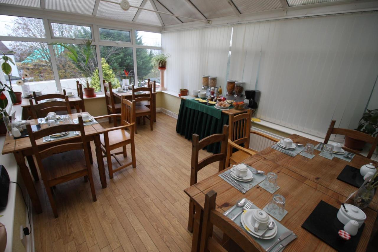The Lodge Swindon Ngoại thất bức ảnh