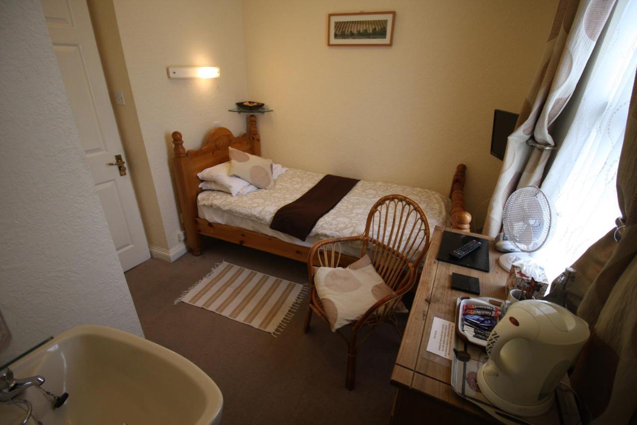 The Lodge Swindon Ngoại thất bức ảnh