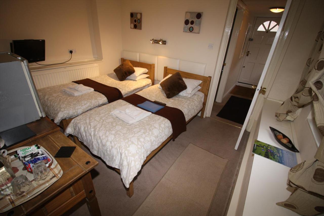 The Lodge Swindon Ngoại thất bức ảnh