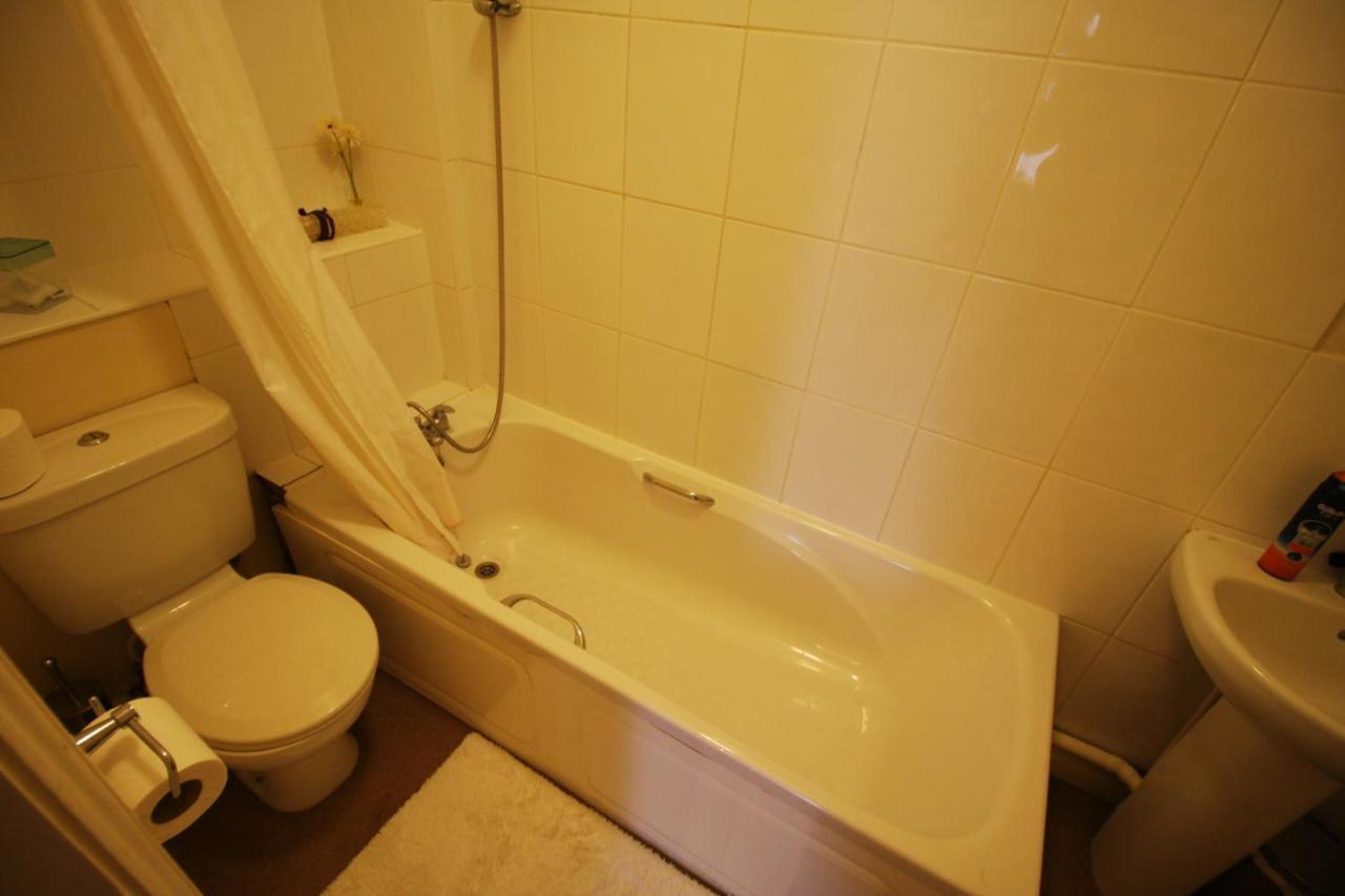 The Lodge Swindon Ngoại thất bức ảnh