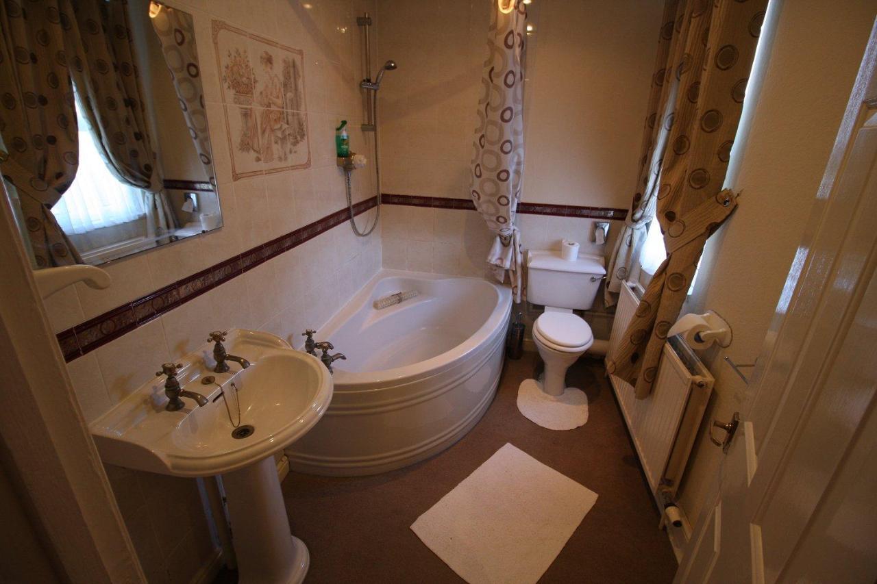 The Lodge Swindon Ngoại thất bức ảnh